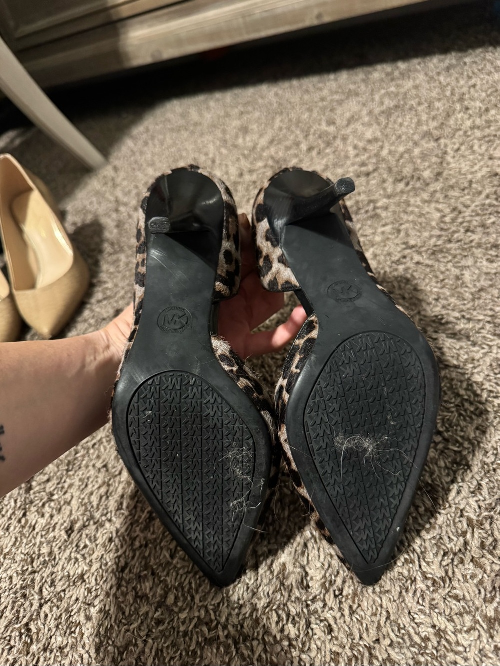 MICHAEL Michael Kors D’Orsay Leopard Print Pointed Toe Pumps - Picture 5 of 5